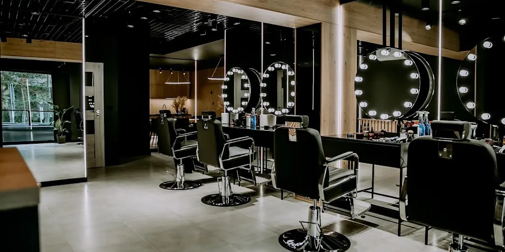 Akademia Szkoleniowa - Barber - Fryzjerstwo - Beauty - Charles&Co Glow 1