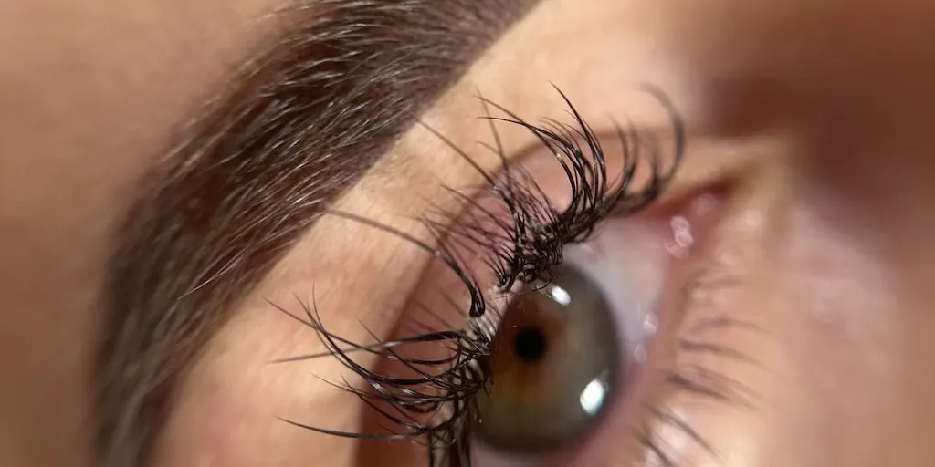 ADRIANNA MAKULSKA BEAUTY Toruń Powiekszanie ust, Mezoterapia igłowa, Szkolenia, Lipoliza iniekcyjna, Makijaż permanentny 6