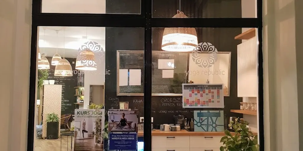Yoga Republic plac Zbawiciela | Szkoła Jogi Warszawa 7