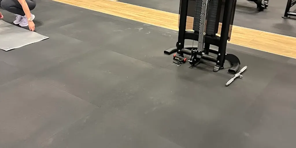 BLACK GYM FITNESS CLUB 8