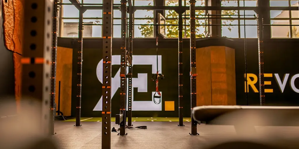 Revolve Fitness - Siłownia i afiliowany klub HYROX Łódź 3