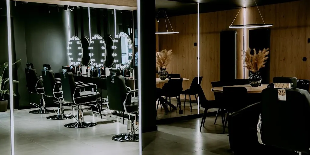 Akademia Szkoleniowa - Barber - Fryzjerstwo - Beauty - Charles&Co Glow 7