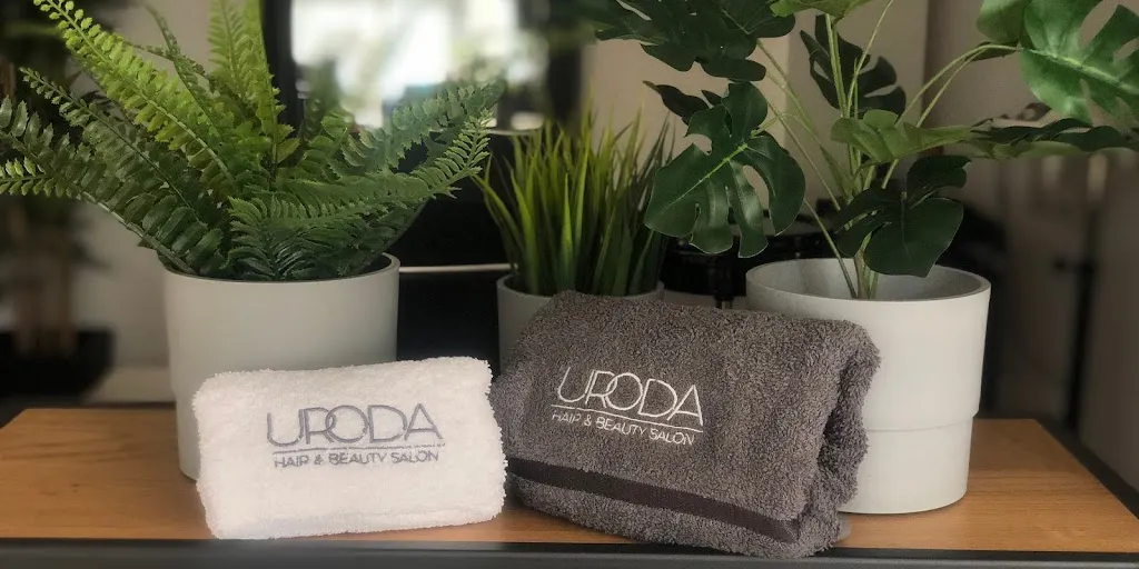 Uroda. Salon fryzjersko - kosmetyczny 2