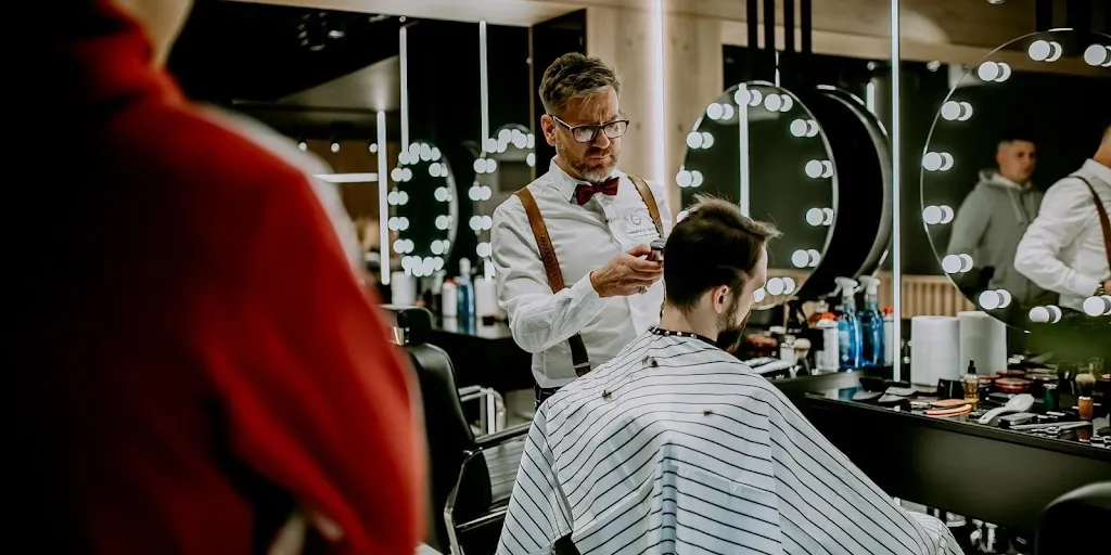 Akademia Szkoleniowa - Barber - Fryzjerstwo - Beauty - Charles&Co Glow 9