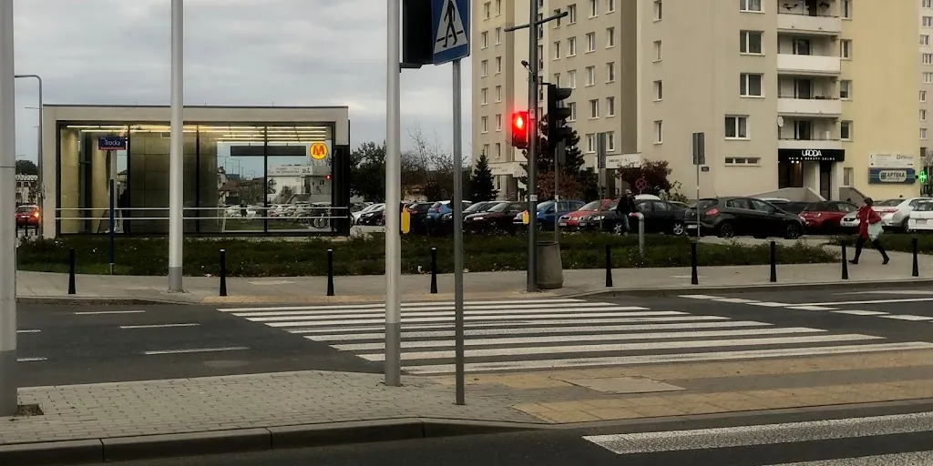 Uroda. Salon fryzjersko - kosmetyczny 9