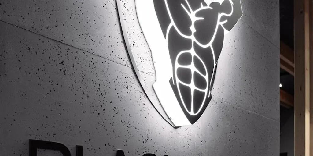 BLACK GYM FITNESS CLUB 3