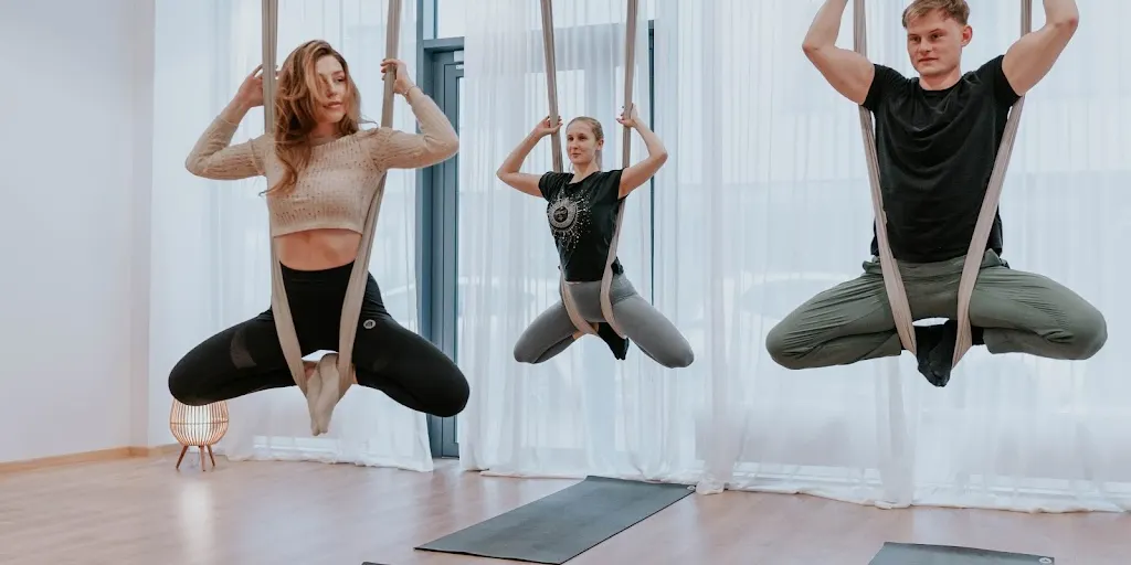 Studio jogi Kraków "Pies głową do góry" 4