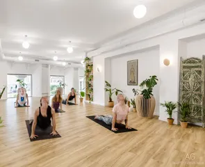 Yoga Republic plac Zbawiciela | Szkoła Jogi Warszawa