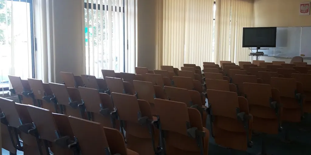 Centrum Kształcenia Zawodowego - Kursy i szkolenia specjalistyczne (ZDZ) 8