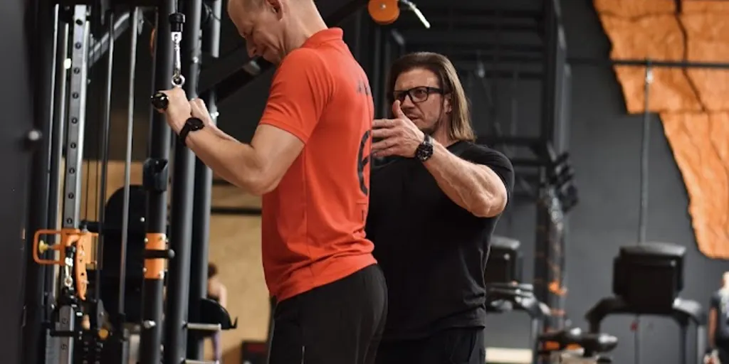 Revolve Fitness - Siłownia i afiliowany klub HYROX Łódź 5