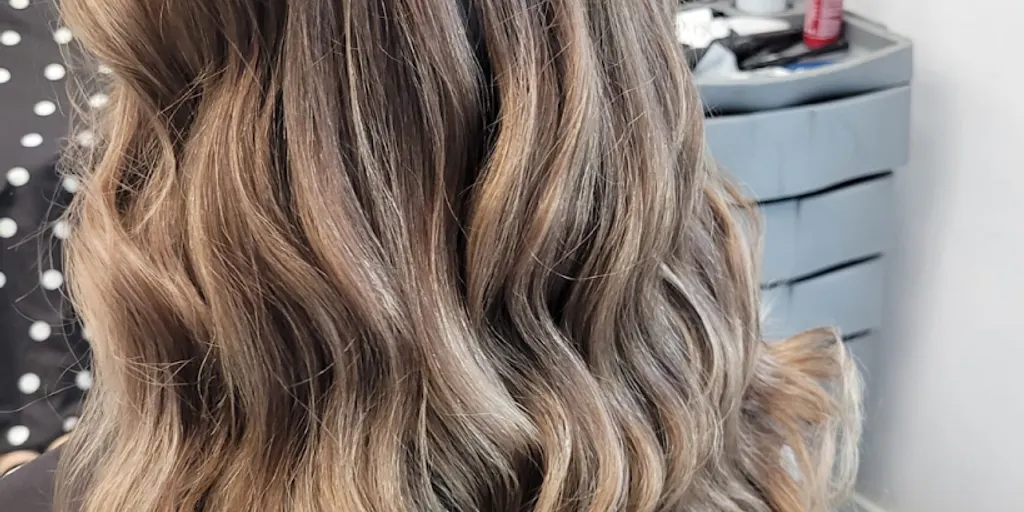 SALON URODA OD ŚWITU FRYZJER NOWA HUTA 9