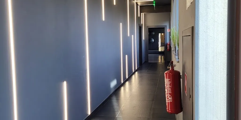 BLACK GYM FITNESS CLUB 6