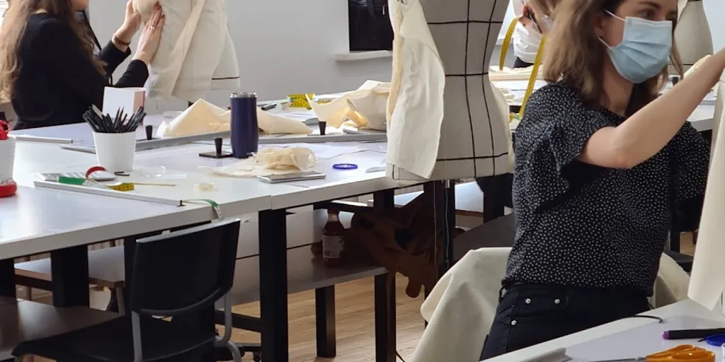 7cm Szkoła Projektowania, Konstrukcji i Technik Krawieckich 2