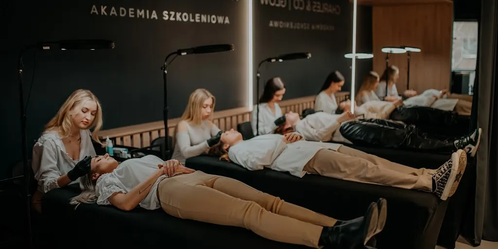 Akademia Szkoleniowa - Barber - Fryzjerstwo - Beauty - Charles&Co Glow 2