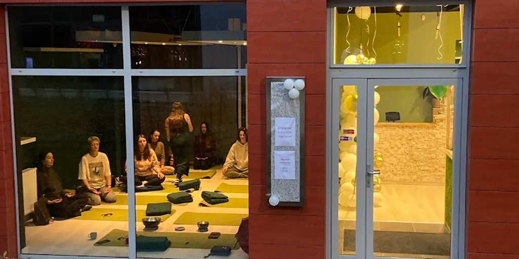 YOGA FOREST STUDIO 6