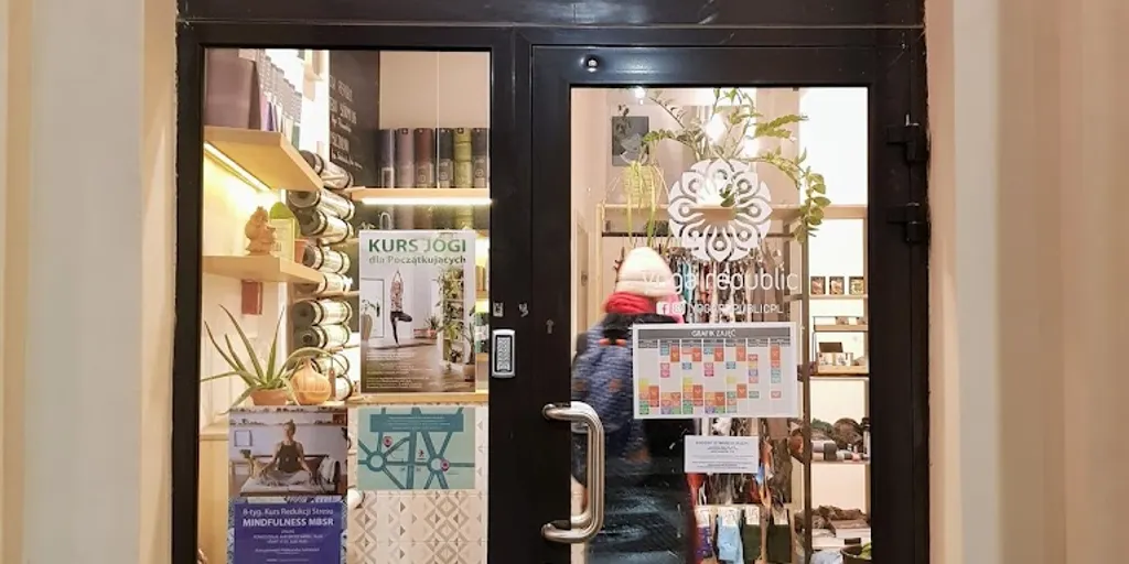 Yoga Republic plac Zbawiciela | Szkoła Jogi Warszawa 4