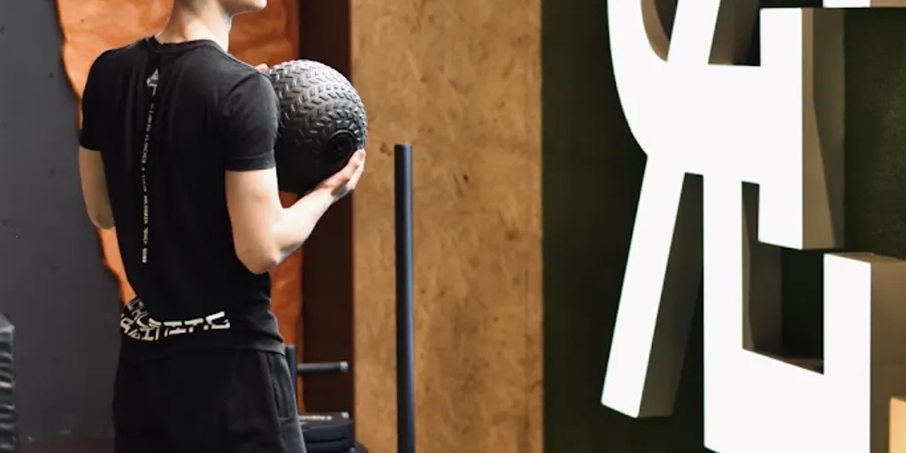 Revolve Fitness - Siłownia i afiliowany klub HYROX Łódź 4