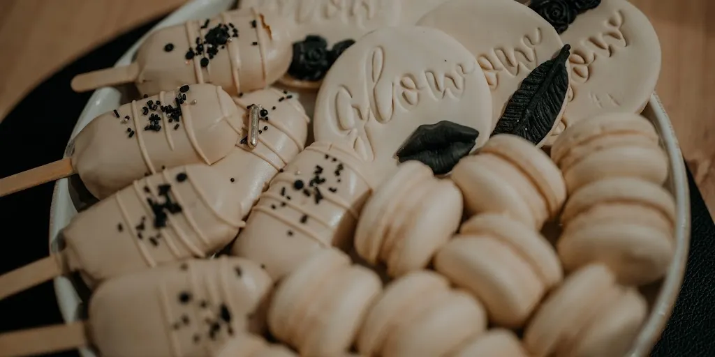 Akademia Szkoleniowa - Barber - Fryzjerstwo - Beauty - Charles&Co Glow 4