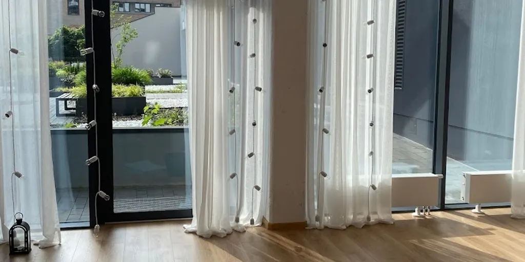 Studio jogi Kraków "Pies głową do góry" 3